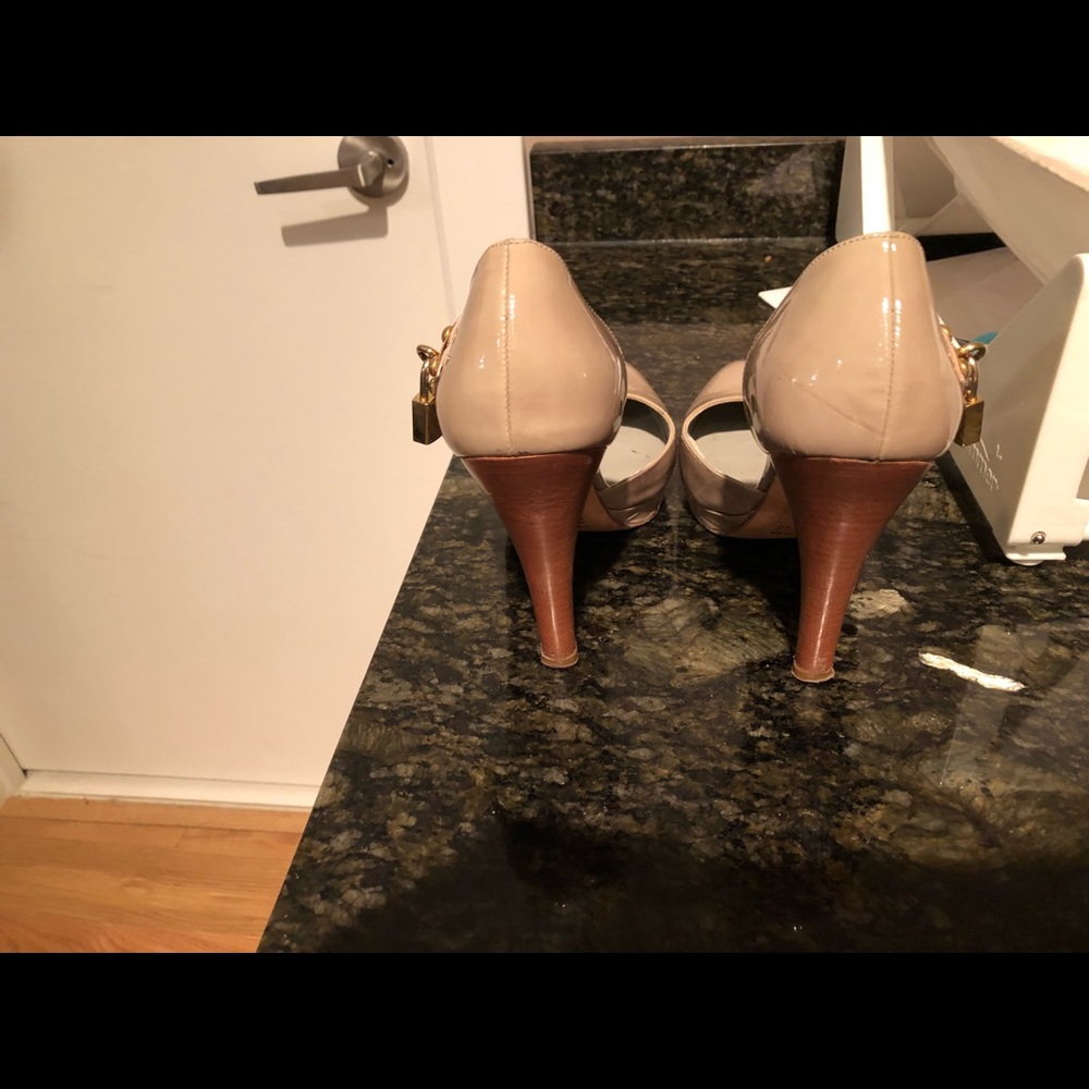 Heels - Picture 6 of 7
